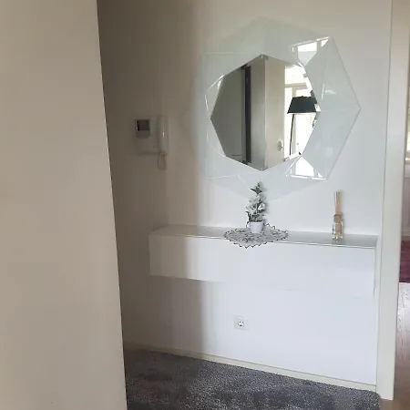 Adela 3 Morska Vila *